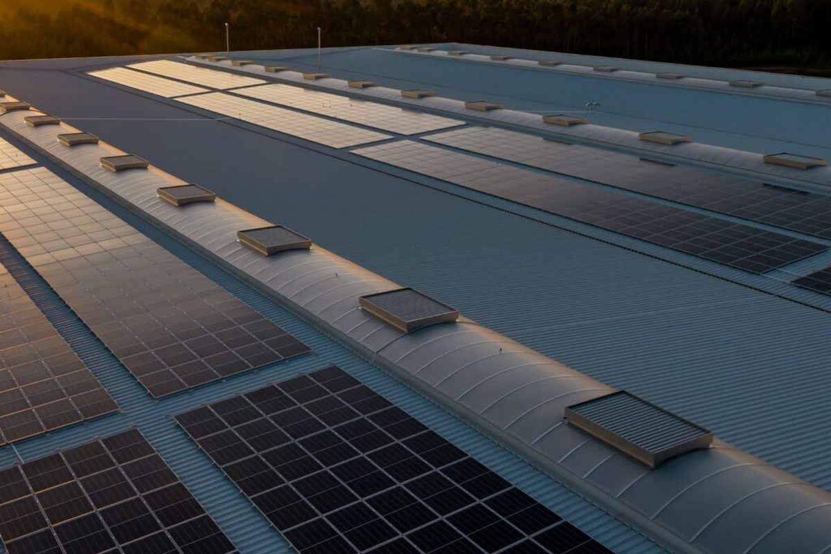 Можно ли в России устанавливать солнечные батареи на крышу многоэтажного дома?