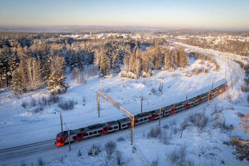 Линия электроснабжения и связи Свердловской железной дороги