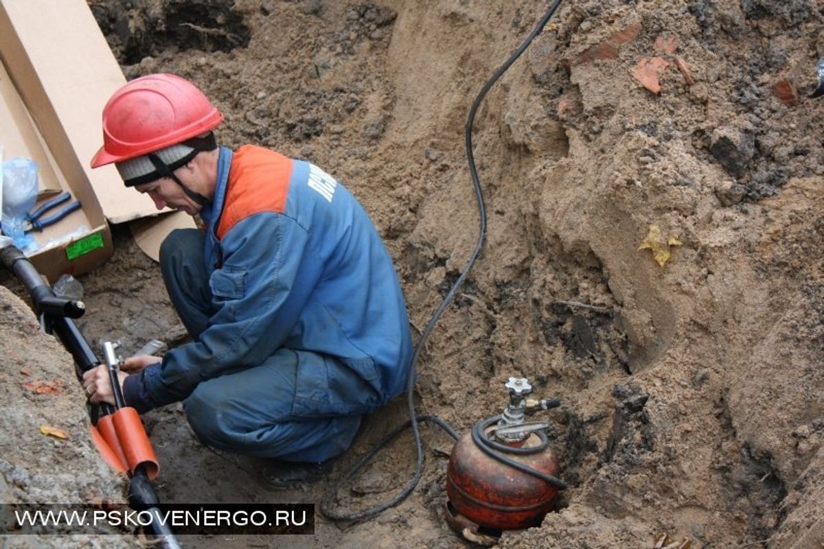 Специалисты «Псковэнерго» восстанавливают поврежденные строительной  организацией кабельные линии в областном центре | Новости электротехники |  Элек.ру