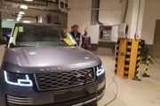 «Элевел Инженер» оснащает салоны JLR электрозаправочными станциями Schneider Electric