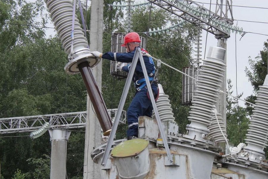 Установка ввода. Высоковольтный изолятор 110 кв. Проходные изоляторы 110 кв. Высоковольтный ввод 110 кв трансформатора. Изоляторы 110 кв для силовых трансформаторов.