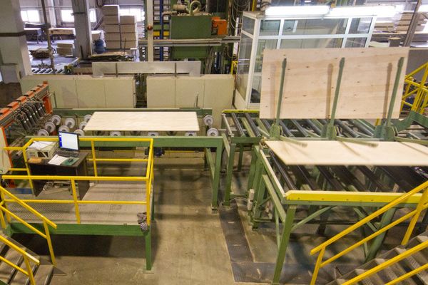На линиях сортировки трех деревообрабатывающих заводов установлена система автоматизированного контроля