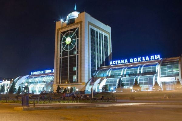 Компания «Новый источник света» выполнила проект освещения главного ж/д вокзала Казахстана