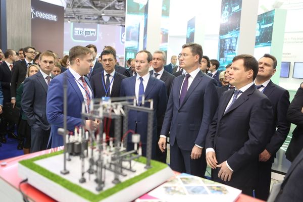 Министр энергетики и гендиректор «Россети» ознакомились с новейшими разработками «ЗЭТО» на форуме «Электрические сети»